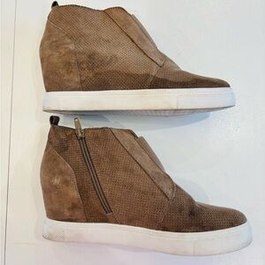 Steve Madden Tan Suede Wedge Sneakers size 10